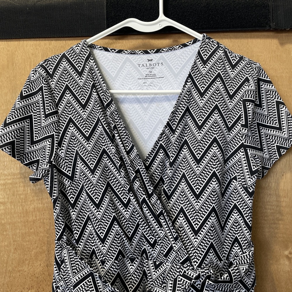 Talbots Women's Petite Size Small Black And White Abstract Cap Sleeve